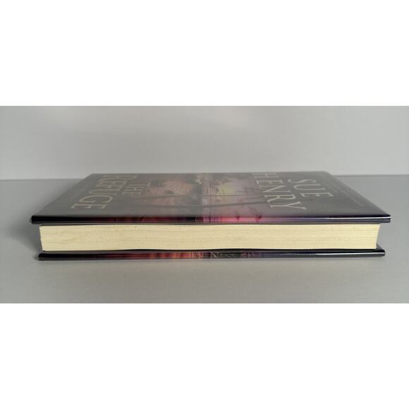 Maxie and Stretch Mystery Ser.: The Refuge by Sue Henry (2007, Hardcover) SIGNED - Picture 5 of 10